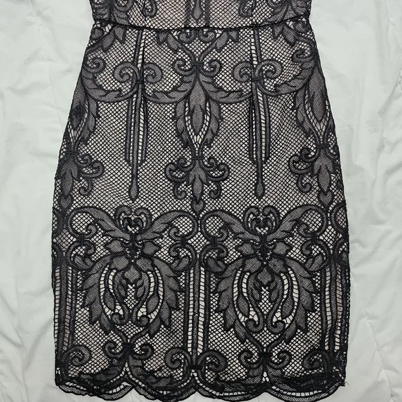 🌞REISS Zola Lace Dress  Black Scalloped Hem V-Back Party Cocktail US 4 - Picture 14 of 16